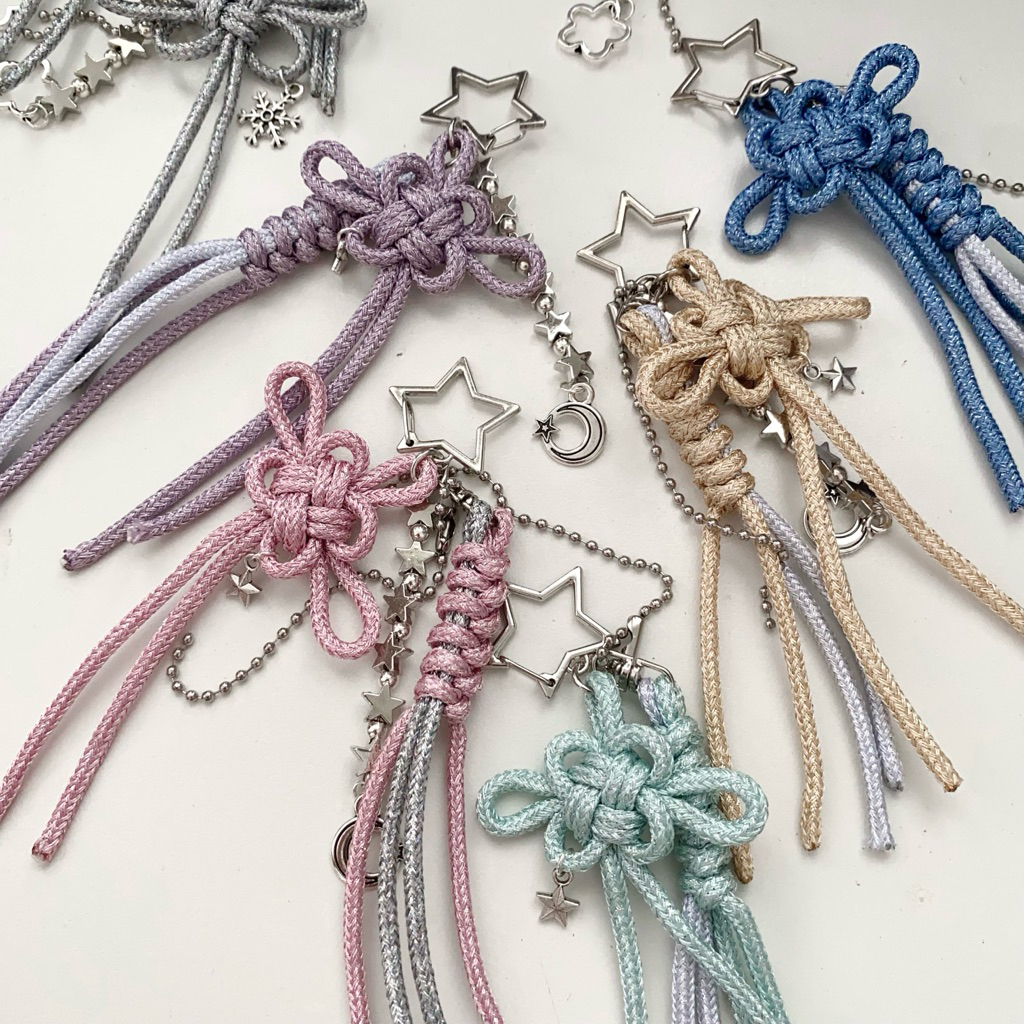 Charmbag / Keychain / Móc khoá Handmade – Custom tên riêng (ghi chú màu dây mix + chữ)