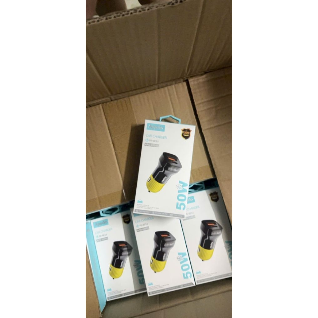 Tẩu sạc nhanh ô tô hỗ trợ hai cổng sạc USB và Type C APD-CC09 50W PD + QC3.0