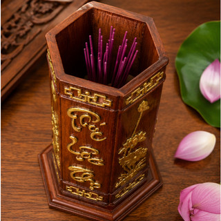 Ống lọ đựng cắm nhang hình lục giác gỗ hương đá chạm khắc chữ Phúc Lộc Thọ. Đồ gỗ phong thuỷ cao cấp