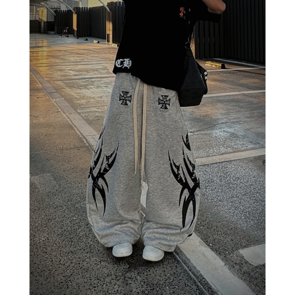 Quần Nỉ Ống Cong Hình In Lửa Ver 2 - Bumbum STU - Quần Nỉ Form Ống Cong,Rộng - Street Pant