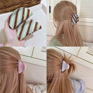 🍑 𝑭𝑹𝑬𝑬𝑺𝑯𝑰𝑷 🍑 Kẹp tóc nữ vuông nhựa đính charm trái tim dễ thương phong cách Hàn Quốc