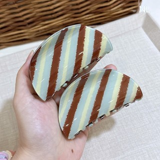 🍑 𝑭𝑹𝑬𝑬𝑺𝑯𝑰𝑷 🍑 Kẹp tóc nữ vuông nhựa đính charm trái tim dễ thương phong cách Hàn Quốc