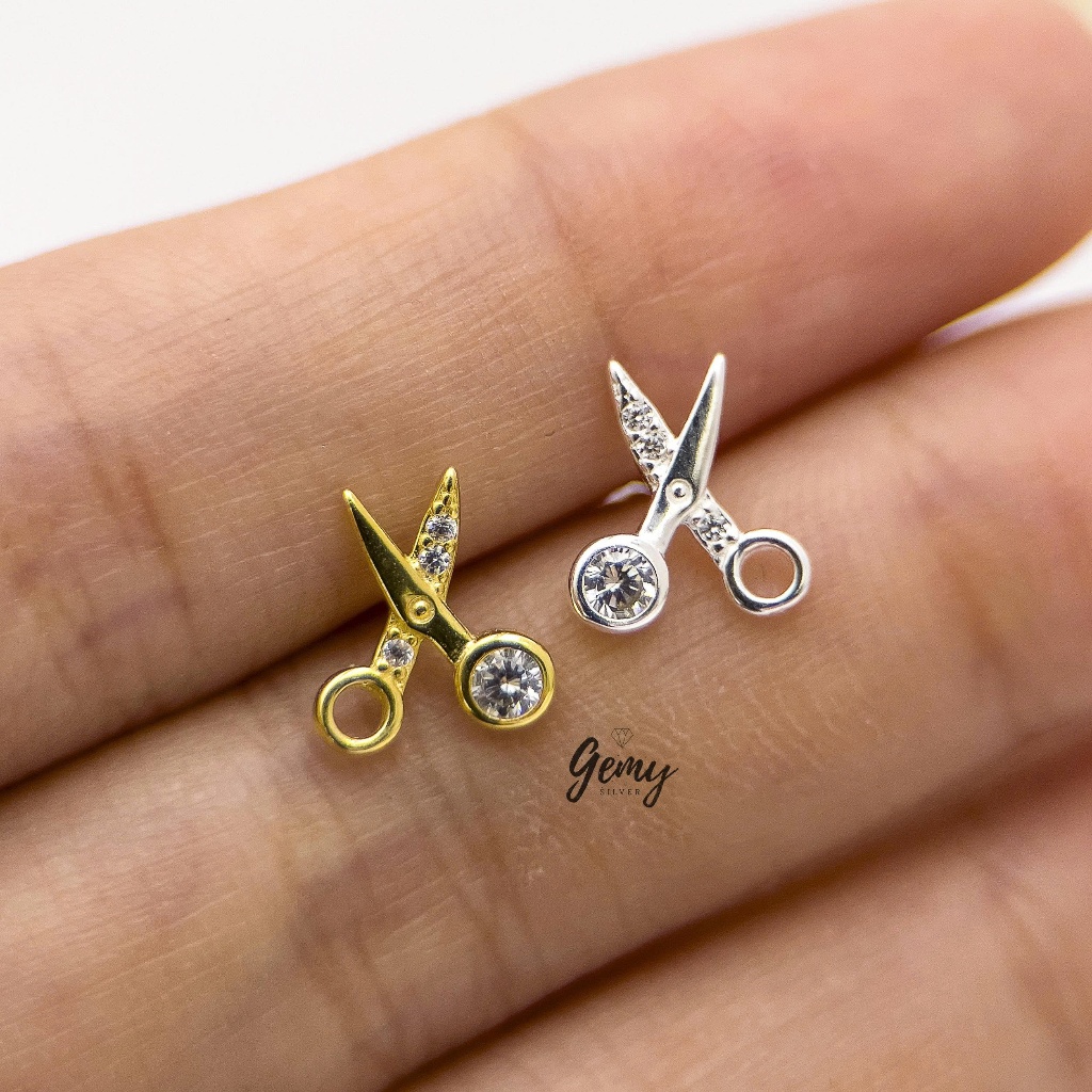 Khuyên tai nam bạc 925 Barber 2 màu bạc và vàng hình kéo đính đá (1 chiếc) | GEMY SILVER KN106