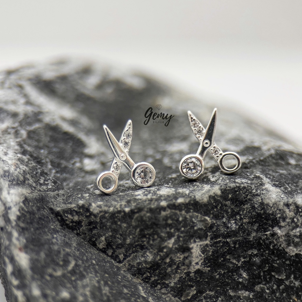 Khuyên tai nam bạc 925 Barber 2 màu bạc và vàng hình kéo đính đá (1 chiếc) | GEMY SILVER KN106