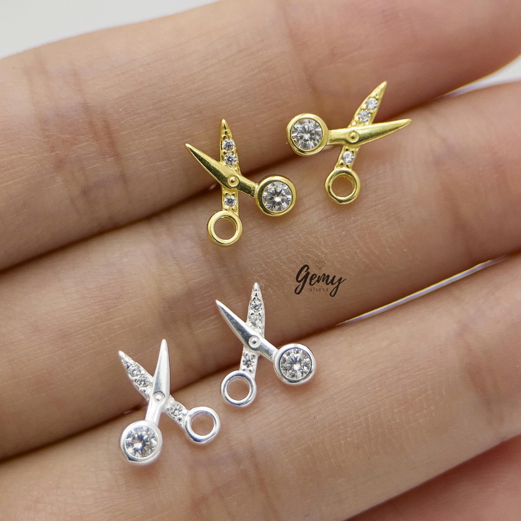 Khuyên tai nam bạc 925 Barber 2 màu bạc và vàng hình kéo đính đá (1 chiếc) | GEMY SILVER KN106