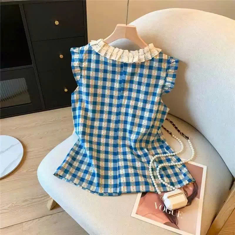 【Élan Sweet】 Áo Sơ Mi Kẻ Caro Nữ Cổ Phối Ren Bèo Tiểu Thư - Áo Kiểu Sát Nách Cánh Tiên Dáng Suông