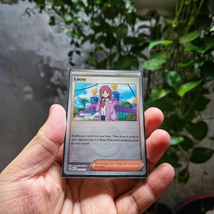 Thẻ Trainer Lacey (Poke Ball) 139/142 Reverse Holo