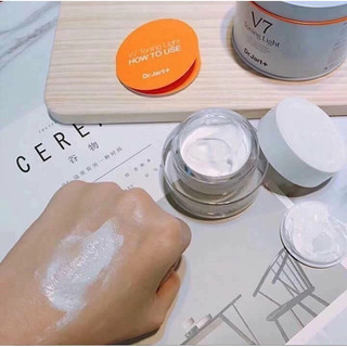 Kem Dưỡng Trắng Da V7 Toning Light Cream 50ml Hàn Quốc giúp da sáng đều màu và làm mờ thâm nám
