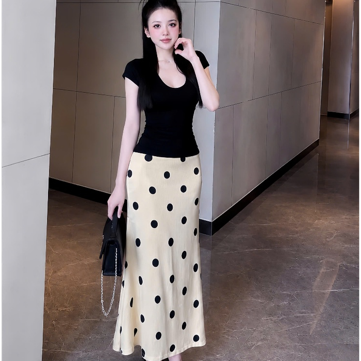Sét áo thun đen tay ngắn chất thun Ladong+cv kem chấm bi chất thun tăm