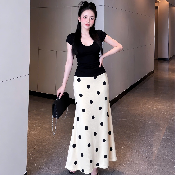 Sét áo thun đen tay ngắn chất thun Ladong+cv kem chấm bi chất thun tăm
