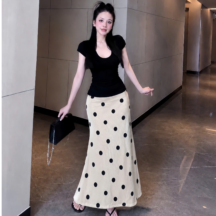 Sét áo thun đen tay ngắn chất thun Ladong+cv kem chấm bi chất thun tăm