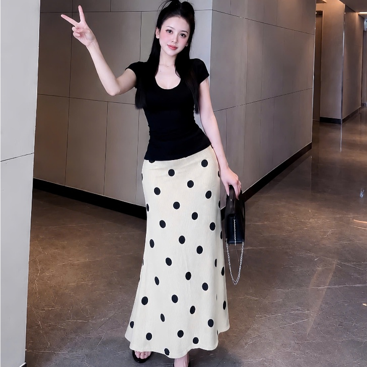 Sét áo thun đen tay ngắn chất thun Ladong+cv kem chấm bi chất thun tăm