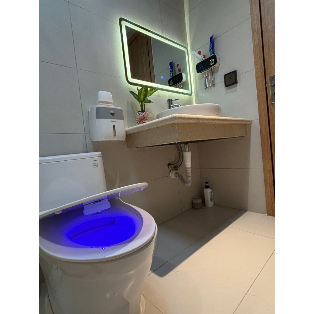 Máy khử khuẩn bồn cầu bằng tia UV tích hợp viên thơm khử mùi