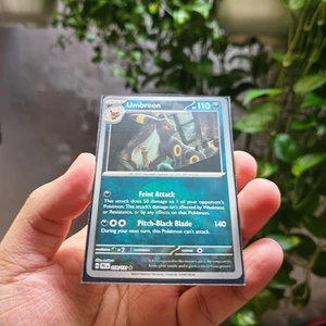 Thẻ Pokemon Umbreon (Poke Ball) 059/131 Reverse Holo