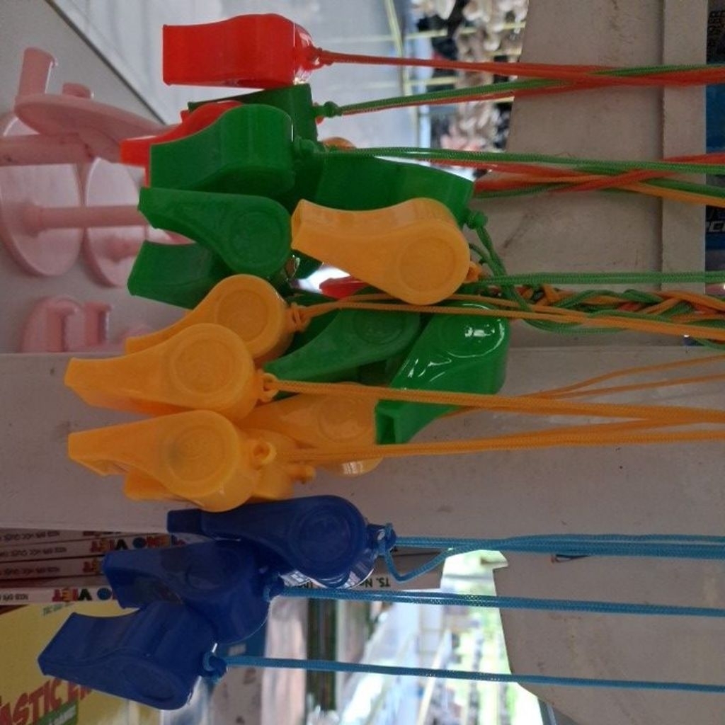 còi ( tu huýt )