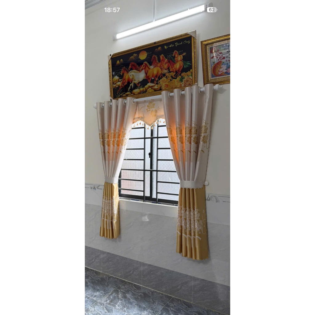 )1 TẤM GẤM 3D MÀU VÀNG HOA  CHƯA CÓ CÂY TREO - TREO 1 TẤM MUA 1 TẤM _TREO 2 TẤM MUA 2 TẤM RÈM CỬA VIỆT HÀN