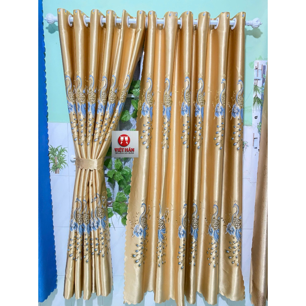 1 TẤM GẤM  3D MÀU VÀNG CON CÔNG  CHƯA CÓ CÂY TREO - TREO 1 TẤM MUA 1 TẤM _TREO 2 TẤM MUA 2 TẤM RÈM CỬA VIỆT HÀN