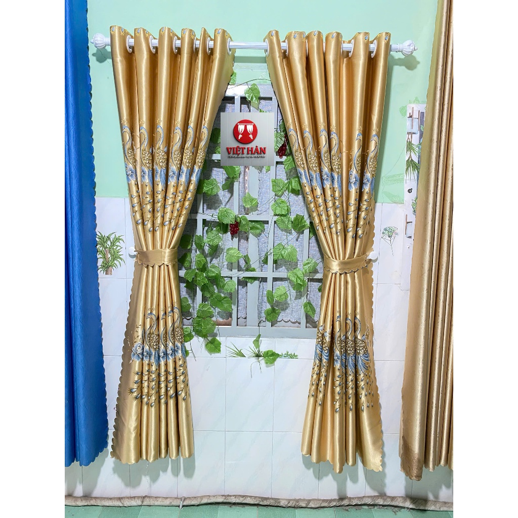 1 TẤM GẤM  3D MÀU VÀNG CON CÔNG  CHƯA CÓ CÂY TREO - TREO 1 TẤM MUA 1 TẤM _TREO 2 TẤM MUA 2 TẤM RÈM CỬA VIỆT HÀN