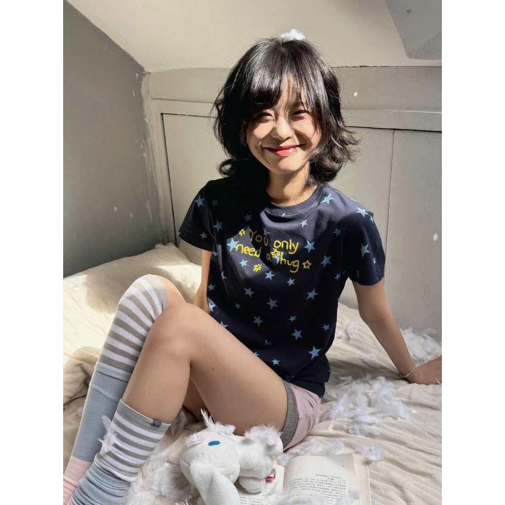 Áo thun baby tee màu xanh than hoạ tiết ngôi sao need a hug cute ABBT069 - Tiktik