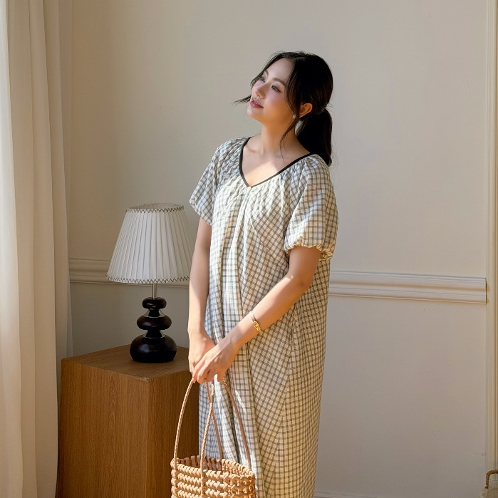 Váy Bầu DAMI DRESS L'amme - Chất Thô Kẻ Đen Trắng Mềm Mát, Dáng Suông Nhún Cổ V Che Dáng Tốt