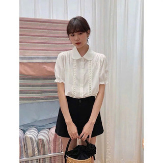 Sơ mi trắng cổ sen