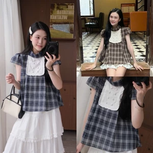 Áo blouse kẻ caro phối cổ yếm kem Nữ the.sweaterweather