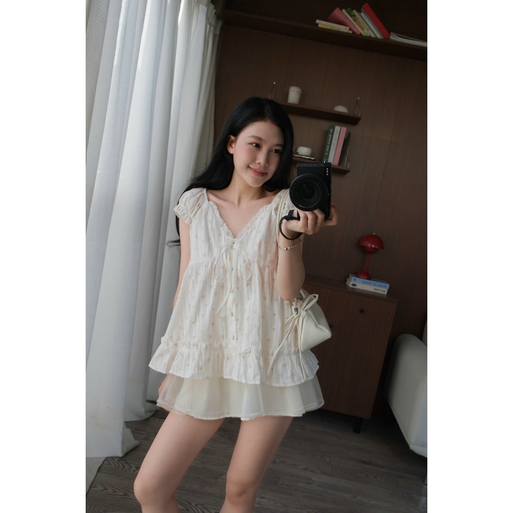 Iris Top (TSW) Áo babydoll hoạ tiết hoa đính nơ tay bo chun Nữ the.sweaterweather