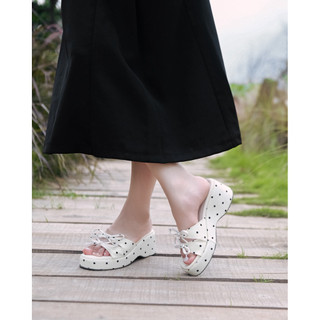 Dép Xuồng Bánh Mì Chấm Bi Quai Nơ Xinh Cao 5cm – Sandal Nữ Hot Trend Hè 2026, Êm Chân, Tôn Dáng, Đi Chơi Siêu Cute D4813