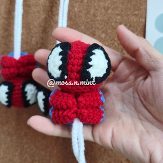 - SẴN - MÓC KHOÁ LEN handmade Người nhện Spiderman đu dây