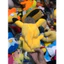 Gấu 2hand nhồi bông Pikachu thám tử này có bộ lông xù màu vàng đặc trưng và chiếc mũ đội đầu màu nâu.