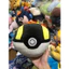 Gấu 2hand gấu bông hình Ultra Ball trong loạt phim và trò chơi Pokémon.
