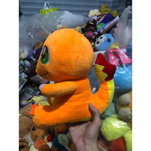 Gấu 2hand gấu bông Pokémon Charmander với đặc điểm nổi bật là màu cam rực rỡ và chiếc đuôi có ngọn lửa màu đỏ vàng.
