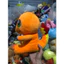 Gấu 2hand gấu bông Pokémon Charmander với đặc điểm nổi bật là màu cam rực rỡ và chiếc đuôi có ngọn lửa màu đỏ vàng.