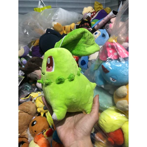 Gấu 2hand thú nhồi bông Chikorita từ bộ sưu tập Pokémon, nổi bật với màu xanh lá cây rực rỡ và chiếc lá trên đầu.