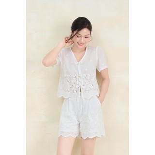 Set Bộ Đi Biểu LAMER FASHION Áo Cộc Tay Cổ V Nẹp Đính Nơ Và Quần Short Phối Ren Mchic O66C26H001