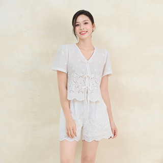 Set Bộ Đi Biểu LAMER FASHION Áo Cộc Tay Cổ V Nẹp Đính Nơ Và Quần Short Phối Ren Mchic O66C26H001