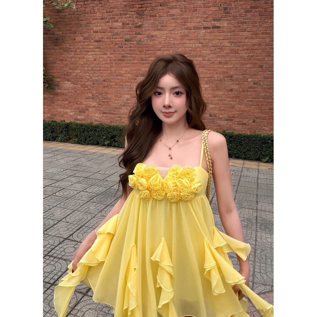 Đầm 2 dây đính hoa nổi tua rua bèo rủ Đoàn Thương