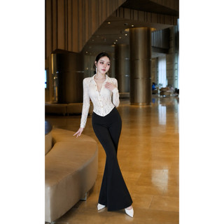 set áo sơ mi hoa ren nổi mix quần ống loe lưng cao siêu hách dáng