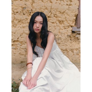 Đầm maxi OLV 2 dây White Cotton Strappy Gathered Maxi Dress phù hợp đi chơi đi biển