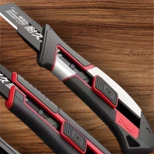 Dao Rọc Giấy Deli Lưỡi SK5 Thép Sắc Bén Tự Động Khóa Chống Rỉ Dao Cắt Giấy Mở Hộp Đa Năng Văn Phòng Nhỏ Gọn