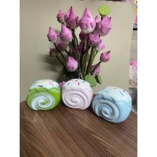 Lợn/Heo đất tiết kiệm mẫu BÁNH KEM CUỘN thạch cao 3D lỗ tròn siêu đáng yêu cho bé lựa chọn