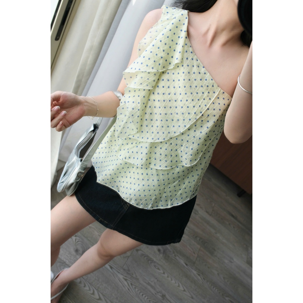 Diana Top (TSW) Áo chấm bi lệch vai xếp tầng Nữ the.sweaterweather