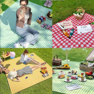 Thảm Du Lịch Dã Ngoại Xếp Gọn Chống Thấm,Thảm Picnic Ngoài Trời Tiện LợiNhỏ Gọn Cho Gia Đình (2m*2m)