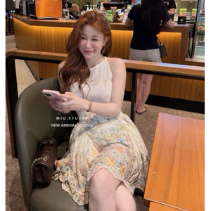 Váy thô boi cổ yếm hoạ tiết hoa thêu màu trắng kem sang chảnh,Đầm thiết kế 2 dây dáng ngắn phối hoạ tiết vintage cao cấp