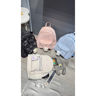 Balo Da Nhung Táo Mèo Hello Kitty Thêu Hình Đi Học Size 40 Tặng Kèm Móc Charm Kitty Cho Học Sinh Sinh Viên [LM2644]