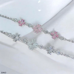 lắc tay cỏ bốn lá may mắn mẫu mới, hai màu trắng - hồng