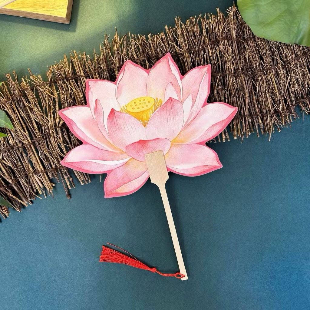 Quạt Cầm Tay Hoa Sen Cán Tre