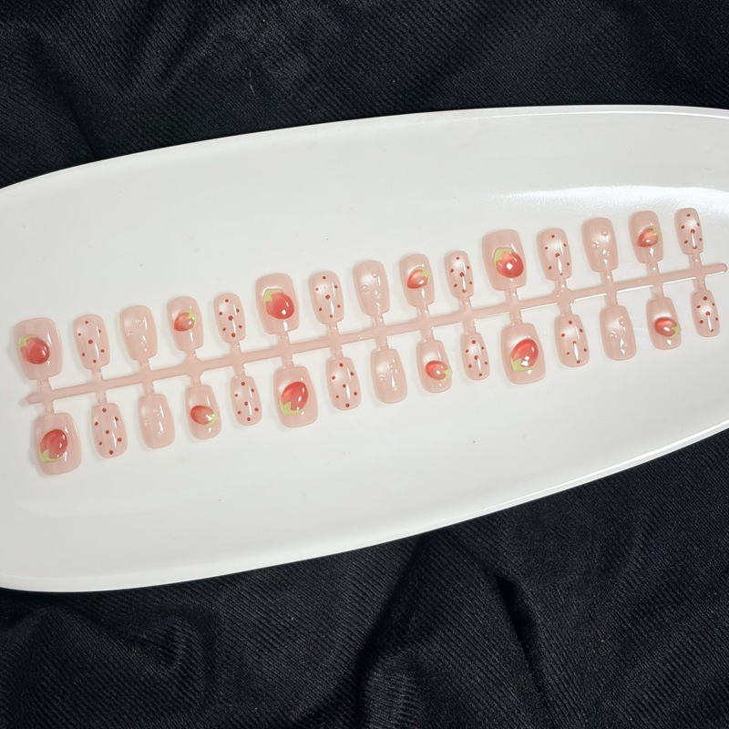 Móng tay giả, nail box 24 móng, móng giả form ngắn đính charm dâu nổi