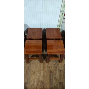 ghế đẩu gỗ tự nhiên kích thước cao 30x25cm sơn Pu màu cánh gián.bền đẹp giá tại xưởng ạ