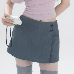 Basically Quần váy kaki xám Cloudy Skort BSY-SK01